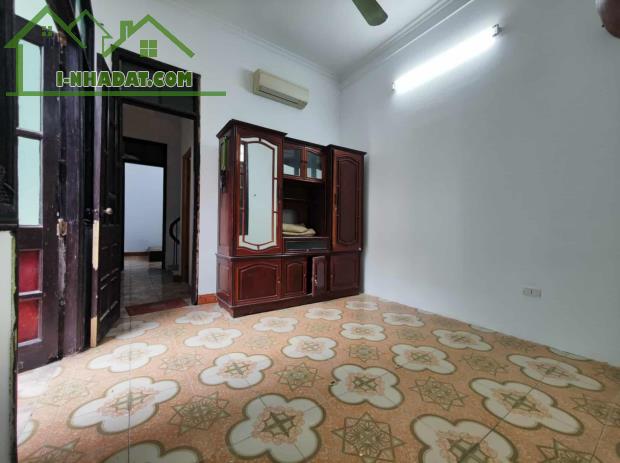 CHO THUÊ NHÀ RIÊNG PHỐ ĐỘI CẤN, BA ĐÌNH, NGÕ THOÁNG, SÂN RỘNG, GẦN Ô TÔ - 2