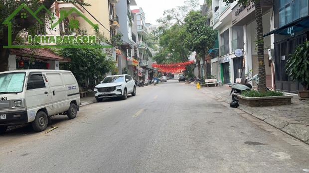 HIẾM LẮM, HƠN 7 TỶ NHÀ DÂN XÂY PHỐ ÁI MỘ 35M, 5T, CÁCH 1 NHÀ RA Ô TÔ TRÁNH, DÂN TRÍ CAO.