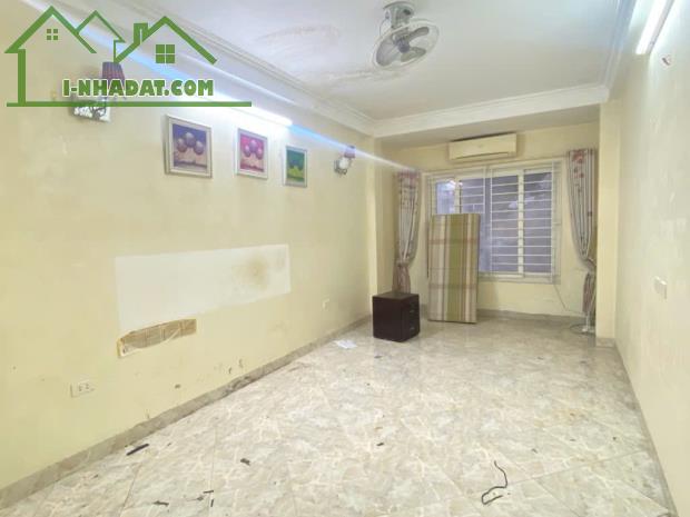 HIẾM LẮM, HƠN 7 TỶ NHÀ DÂN XÂY PHỐ ÁI MỘ 35M, 5T, CÁCH 1 NHÀ RA Ô TÔ TRÁNH, DÂN TRÍ CAO. - 4