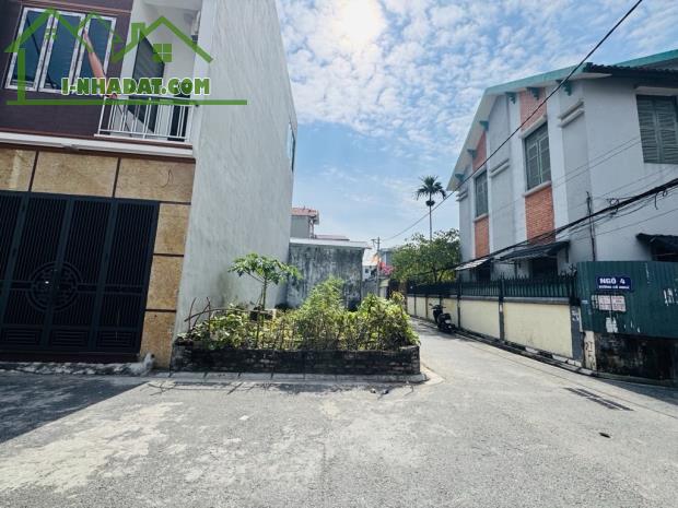 Chính chủ cần bán gấp 50m2 đất Kim Chung, Lô góc , Ô tô tránh , kinh doanh được .