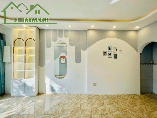 Cho thuê nhà mặt tiền phạm ngũ lão gần công viên hùng vương giá 13 triệu - 2