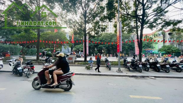 Cho thuê nhà tập thể tầng 1 Lương Khánh Thiện, 65m² Ô tô đỗ cửa ngày đêm, 7 Triệu