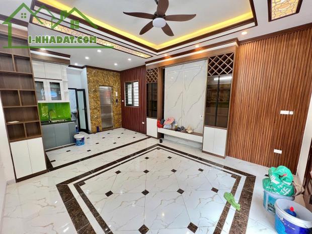 Cho thuê nhà vp-kd phố Kim Mã-Ba Đình, 42m2, 5 tầng thông, 20tr