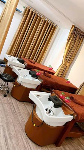 Sang tiệm nail gội khu Phan Xích Long - 2