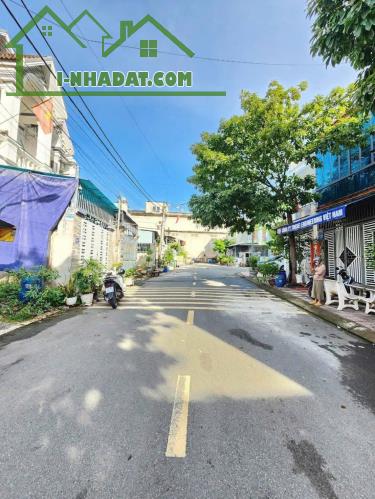 BÁN GẤP LÔ GÓC 2 MẶT TIỀN – TRUNG TÂM THỊ TRẤN BẾN LỨC, LONG AN - 1