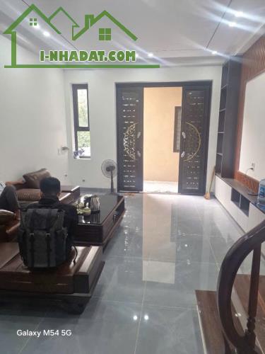 Ngõ đẹp gần Vin Đan Phượng – 5 tầng mới 35m² – không có căn thứ 2, giá 4,5 tỷ