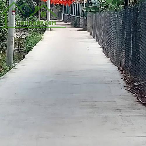 Kẹt vốn bán nhanh lô đất đường Nguyễn Trung Trực 122m2 TTTT Bến Lức – SHR – 2 tỷ 390 triệu