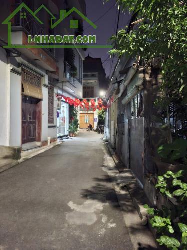 LÔ GÓC – MẶT TIỀN 5M – DIỆN TÍCH 56M² – NHÀ CẤP 4 ĐANG KINH DOANH – NGÕ 4M THOÁNG – GIÁ - 4