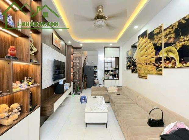 BÁN NHÀ CHU HUY MÂN, 15M RA Ô TÔ TRÁNH, TẶNG FULL NỘI THẤT XỊN SÒ, GẦN PHỐ, GIÁ MỀM - 1