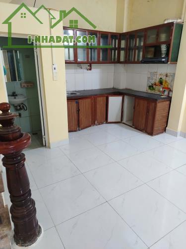 Cho thuê nhà nguyên căn ngõ 509 Vũ Tông Phan 40m2 x 3 tầng, 3 ngủ, 2 wc, 9 triệu