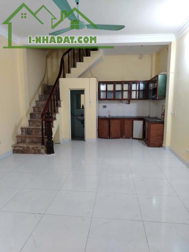 Cho thuê nhà nguyên căn ngõ 509 Vũ Tông Phan 40m2 x 3 tầng, 3 ngủ, 2 wc, 9 triệu - 4