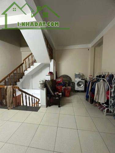 ► Nhà sát MT Chế Lan Viên, 208m2, ngang 13m, 3 tầng + 5 Phòng cho thuê, 15.x tỷ - 2