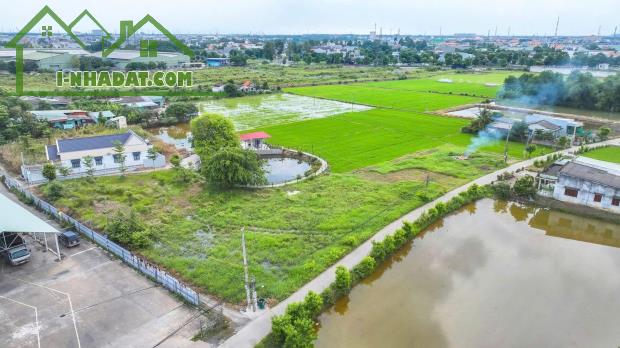 XOAY TIỀN GẤP CẦN BÁN VÀI LÔ ĐẤT NGAY THỊ TRẤN BẾN LỨC - 1