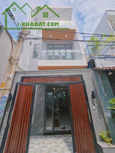 BÁN NHÀ NGỘP q10, giá 3ty050, gần trường học, bệnh viện, SHR, alo ngay để tư vấn