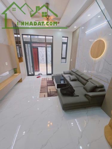 BÁN NHÀ NGỘP q10, giá 3ty050, gần trường học, bệnh viện, SHR, alo ngay để tư vấn - 1