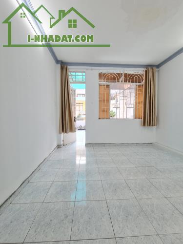 Phòng trọ cao cấp có Ban công tách bếp 1PN thoáng rộng Quận 7, diện tích lớn có NTCB 30m2