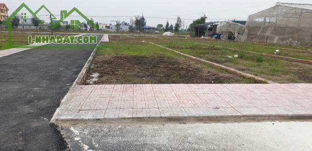 1,3 tỷ - có lô đất thị trấn sát biển 100m2 mặt đường thông 3 ô tô tránh