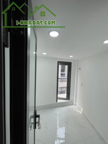 Bán nhà CMT8 Quận 10 gần ngã 6, 38m2, 1 trục ra mặt tiền chỉ 4 tỷchỉ 4 tỷ