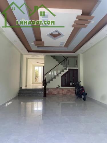 🏠 BÁN NHÀ 3 LẦU BTCT – MẶT TIỀN ĐƯỜNG 20m KDC PHÚ XUÂN – NHÀ BÈ ngang 5m x 25m