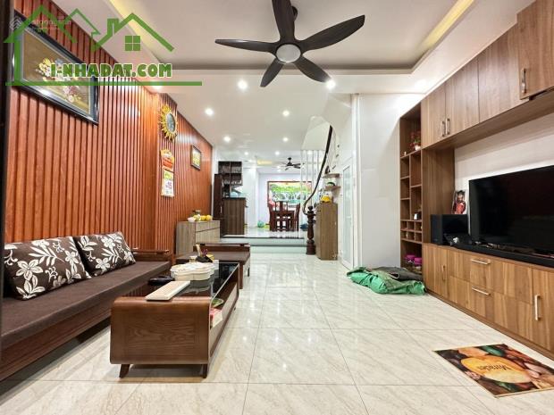 GIÁ SỐC! Nhà riêng 45m2 x 4T ngõ 619 Vũ Tông Phan, 4PN, Full đồ, Ở + KD, chỉ 12tr