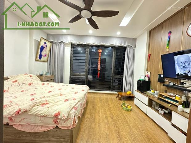 GIÁ SỐC! Nhà riêng 45m2 x 4T ngõ 619 Vũ Tông Phan, 4PN, Full đồ, Ở + KD, chỉ 12tr - 3