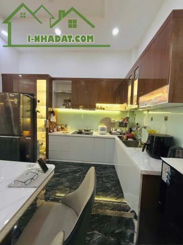 Ra mắt siêu phẩm 4 tầng đường Ngô Quyền Quận 10, SHR 66,7m2 giá 3 tỷ 950TL - 3