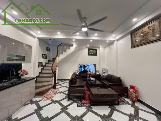 NHÀ ĐẸP PHỐ KIM NGƯU - VỊ TRÍ ĐẸP - PHÂN LÔ, Ô TÔ ĐỖ CỬA - LÔ GÓC - DÂN TRÍ CAO - 14.3 TỶ - 2