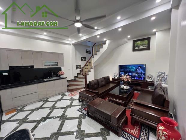 NHÀ ĐẸP PHỐ KIM NGƯU - VỊ TRÍ ĐẸP - PHÂN LÔ, Ô TÔ ĐỖ CỬA - LÔ GÓC - DÂN TRÍ CAO - 14.3 TỶ - 4