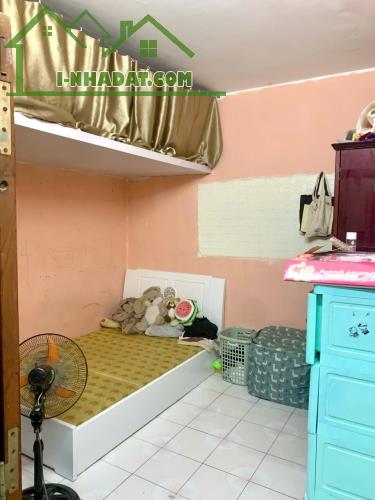 Cho thuê nhà chính chủ tại khu tập thể bưu điện Hoàng Cầu, ngõ 5 Láng Hạ. Nhà A _ phòng - 1