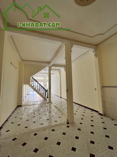 CHO THUÊ MĂT BẰNG ĐỒNG KHỞI 5m*27m. 4PN, 1 TRỆT 1 LẦU, SÂN RỘNG - 2