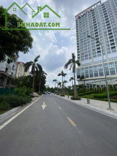 BÁN ĐẤT KHU BIỆT THỰ VƯỜN ĐÀO LẠC LONG QUÂN TÂY HỒ 180 M MẶT TIỀN 11 M SỔ ĐẸP 95 TỶ