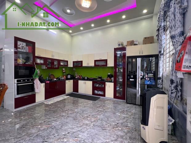 Bán nhà MTKD ngay Metro Hiệp Phú Q12 ngang 6.6m 165m2 3 tầng đẹp vào ở và KD chỉ 17.5 tỷ. - 2