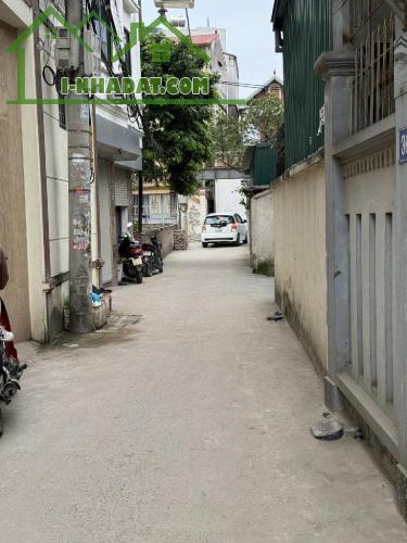 Nhà đẹp- 2 mặt tiền - Ngõ thông ô tô vào được.