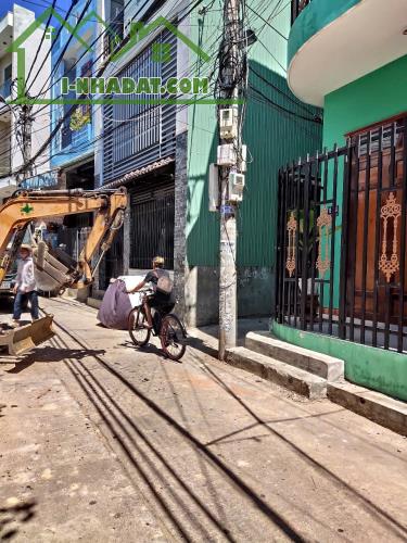 Ở góc 2 hẻm 6,5mx10m, 3PN DTSD 90m2  Quy Nhơn