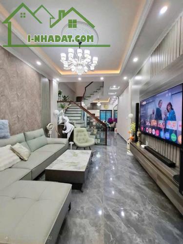 .Nhà 4 Tầng ( độc lập - sân cổng riêng) tại Trần Nguyên Hãn - Oto đỗ cổng 🚗 - 1