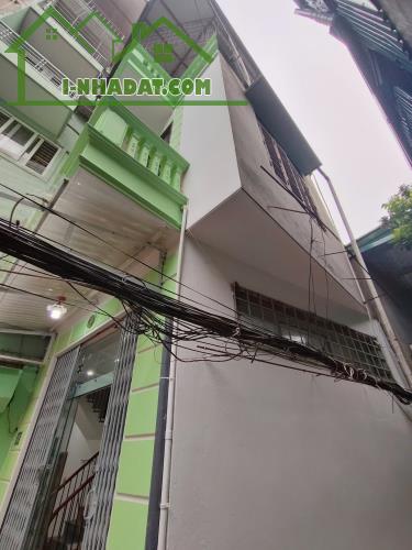 Cho thuê nhà ngõ Hoàng Hoa Thám, 35m² x 3 tầng, gồm 3 phòng ngủ, 2 vệ sinh 15 triệu