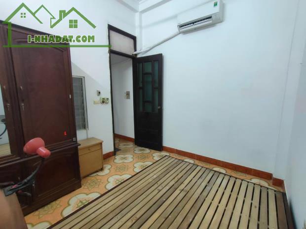 Cho thuê nhà ngõ Hoàng Hoa Thám, 35m² x 3 tầng, gồm 3 phòng ngủ, 2 vệ sinh 15 triệu - 3