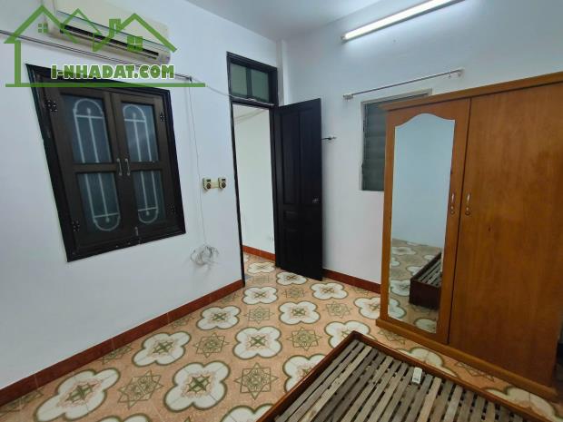 Cho thuê nhà ngõ Hoàng Hoa Thám, 35m² x 3 tầng, gồm 3 phòng ngủ, 2 vệ sinh 15 triệu - 4