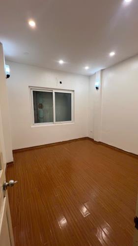 Cho thuê nhà ngõ Văn Cao,  25m² x 4 tầng, gồm 3 phòng ngủ, 2 vệ sinh 9,3 triệu - 3