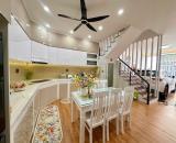 Bán nhà 1 trệt 2 lầu mới, có gara ôtô, ngay trung tâm P.8, Vũng Tàu.