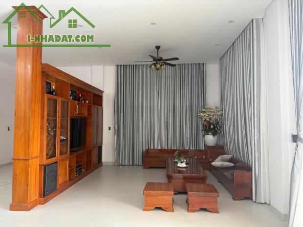 Bán biệt thự 3.698.3m2 tại Đá Bạc Châu Đức Bà Rịa TPHCM Giá rẻ tháng 11/2025
26 tỷ