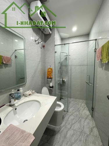 Bán nhà 4 tầng có thang máy mặt đường Bùi Viện - 3