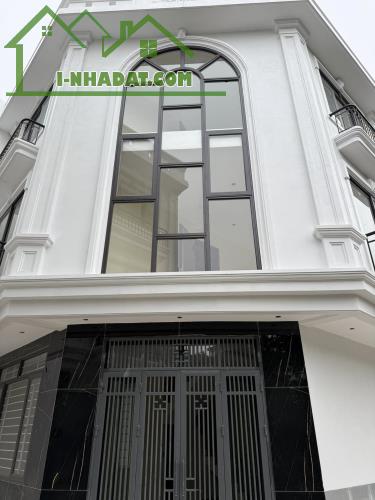 🏡 BÁN NHÀ 50m² – 3,5 TẦNG – Ô TÔ ĐỖ CỬA – PHƯỢNG ĐỒNG, PHỤNG CHÂU