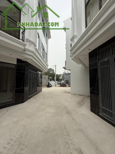 🏡 BÁN NHÀ 50m² – 3,5 TẦNG – Ô TÔ ĐỖ CỬA – PHƯỢNG ĐỒNG, PHỤNG CHÂU - 3