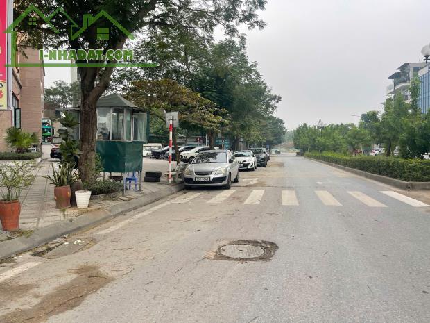 Bán 100m đất đấu giá TT5A Giang Biên chân toàn chung cư Ruby kinh doanh đa dạng
