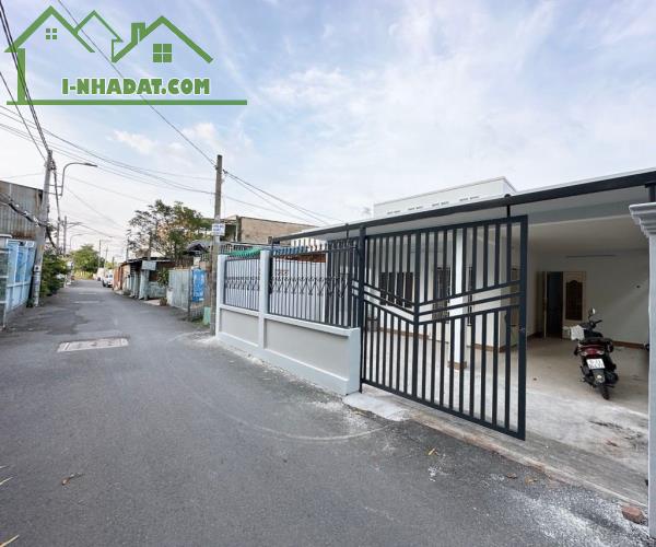 BÁN ĐẤT TẶNG NHÀ LÔ GÓC HẺM NHỰA XE HƠI TRÁNH GẦN VẠN PHÚC CITY 8X16 CHỈ 10 TỶ.