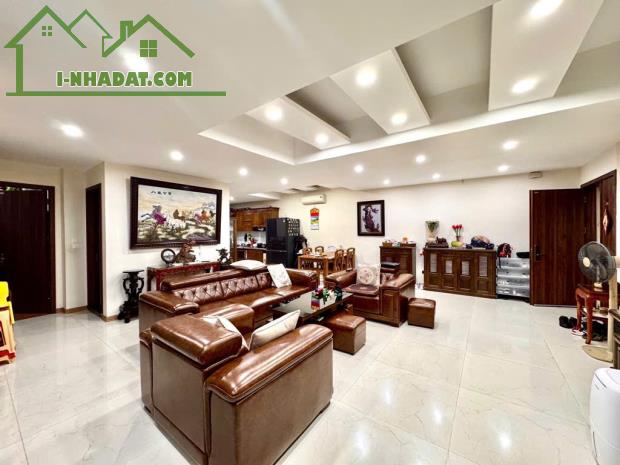 Cần bán Chung Cư 25 Lạc Trung - 150m2 x 3 Ngủ - Sổ full 150 - Đẹp long lanh - Hơn 12 tỷ - 2