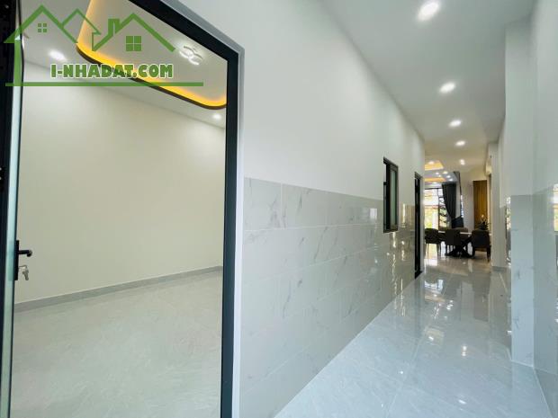 bán nhà ngay chợ mỹ hạnh nam, đường nhựa thông 12mét tỉnh lộ 824 ấp mới 1 - 3