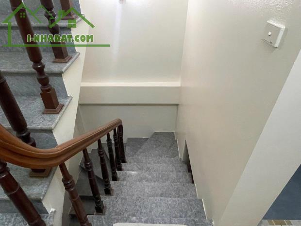 Cho thuê nhà Dương Văn Bé-Hai Bà Trưng, 53m2, 3 tầng, 13tr - 3