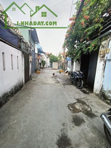 Nhà Đỗ Xuân Hợp, Phước Long B – Xe hơi vào nhà – 174m², NỞ HẬU